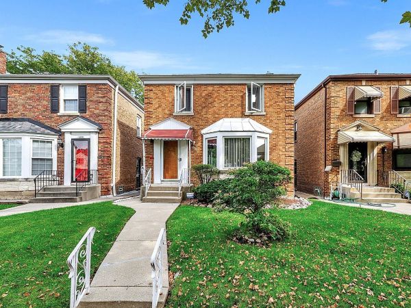 Chic Chicago Charmer in Normandy Avenue