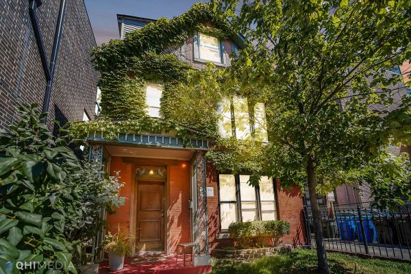 Charming Victorian Townhouse in the Heart of Chicago