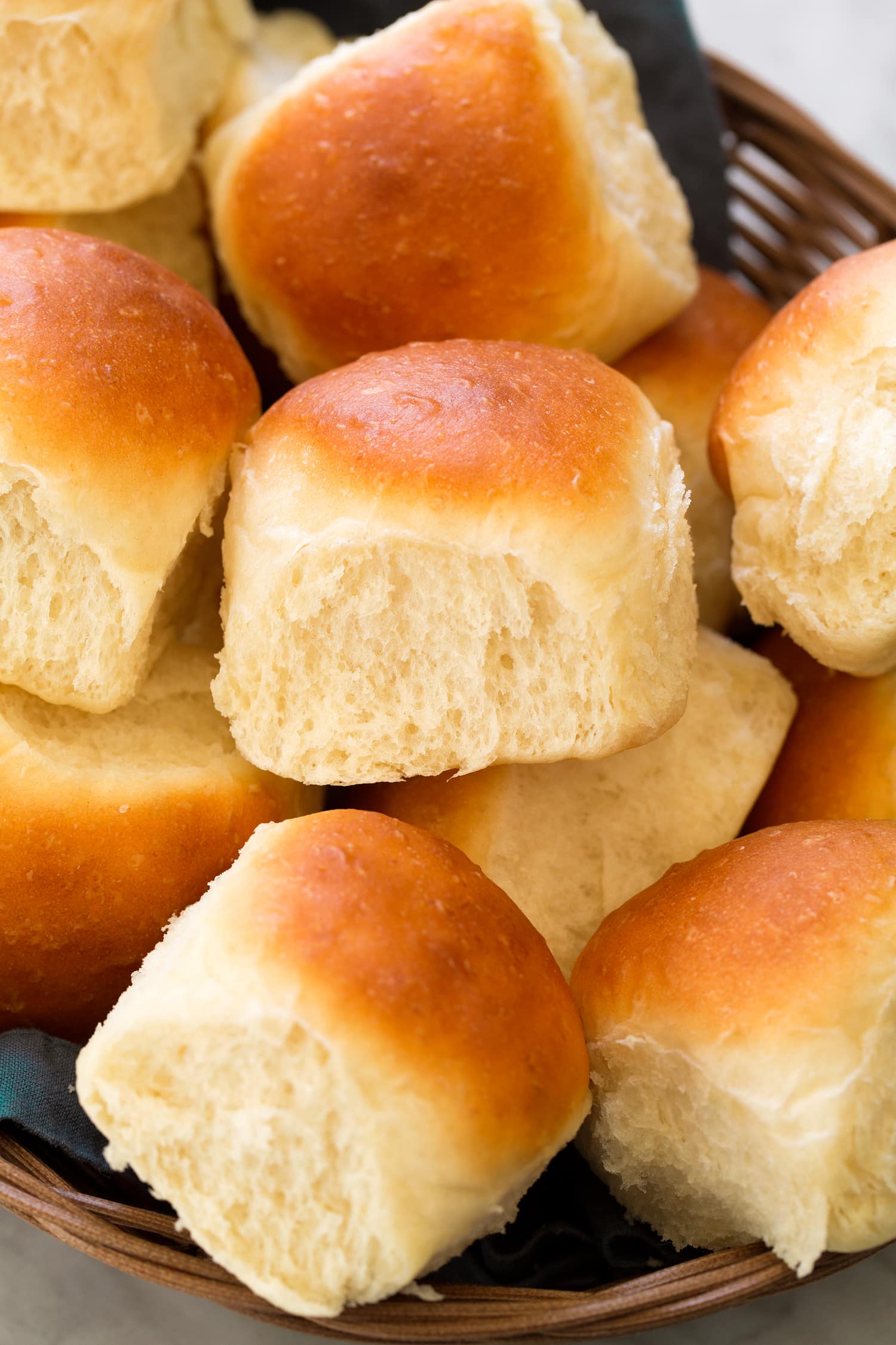 Easy One-Hour Dinner Rolls