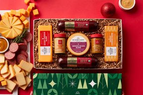 The 30 Editor-Approved Holiday Food Gifts for Everyone on Your List