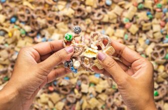 Our 12 Best Christmas Snack Mixes to Munch on All Holiday Season Long