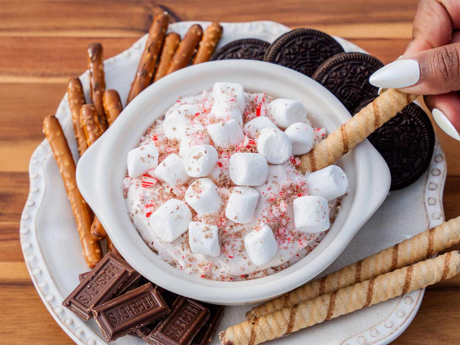 This 2-Ingredient Hot Chocolate Dip Recipe Is a Must-Make This Cozy Season