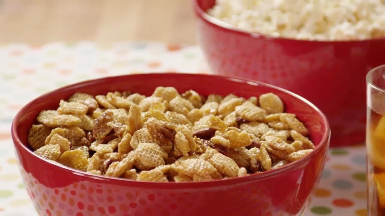 Our 12 Best Christmas Snack Mixes to Munch on All Holiday Season Long