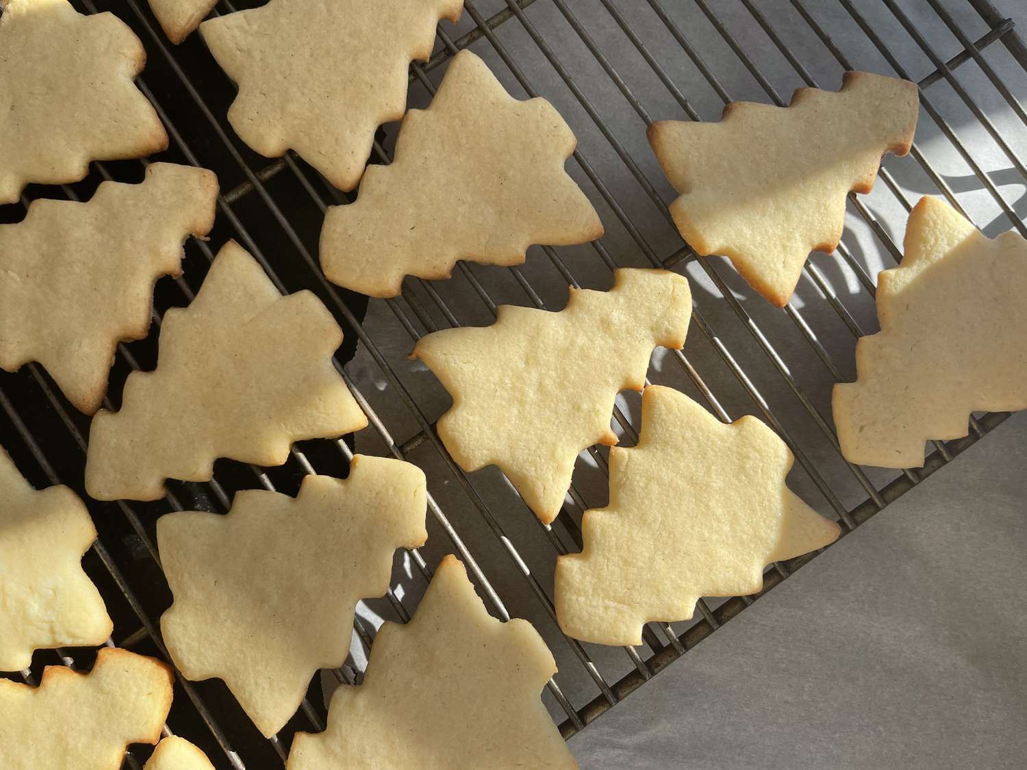 This Is the Easiest, Fastest Way to Decorate Your Holiday Sugar Cookies