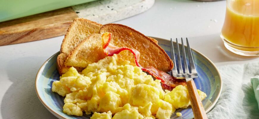 When to Add Salt to Scrambled Eggs, According to Experts