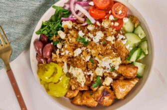 Mediterranean Crispy Rice Chicken Bowl