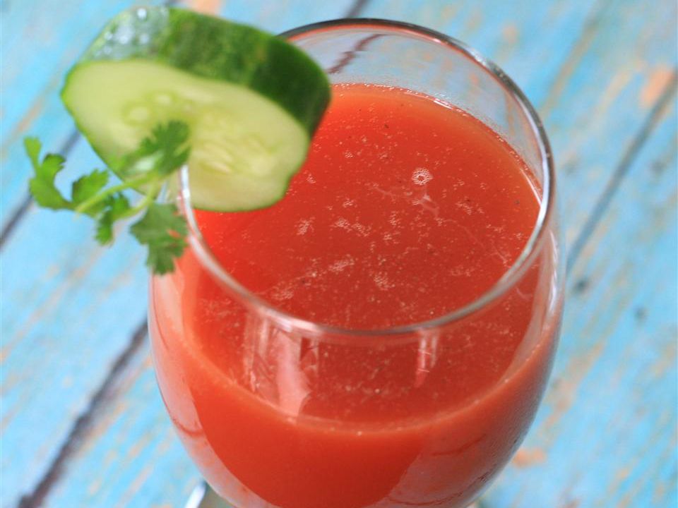 Why Do People Crave Tomato Juice on Airplanes?