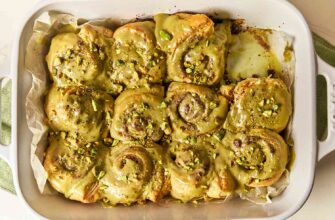 Pistachio Cream Cinnamon Rolls