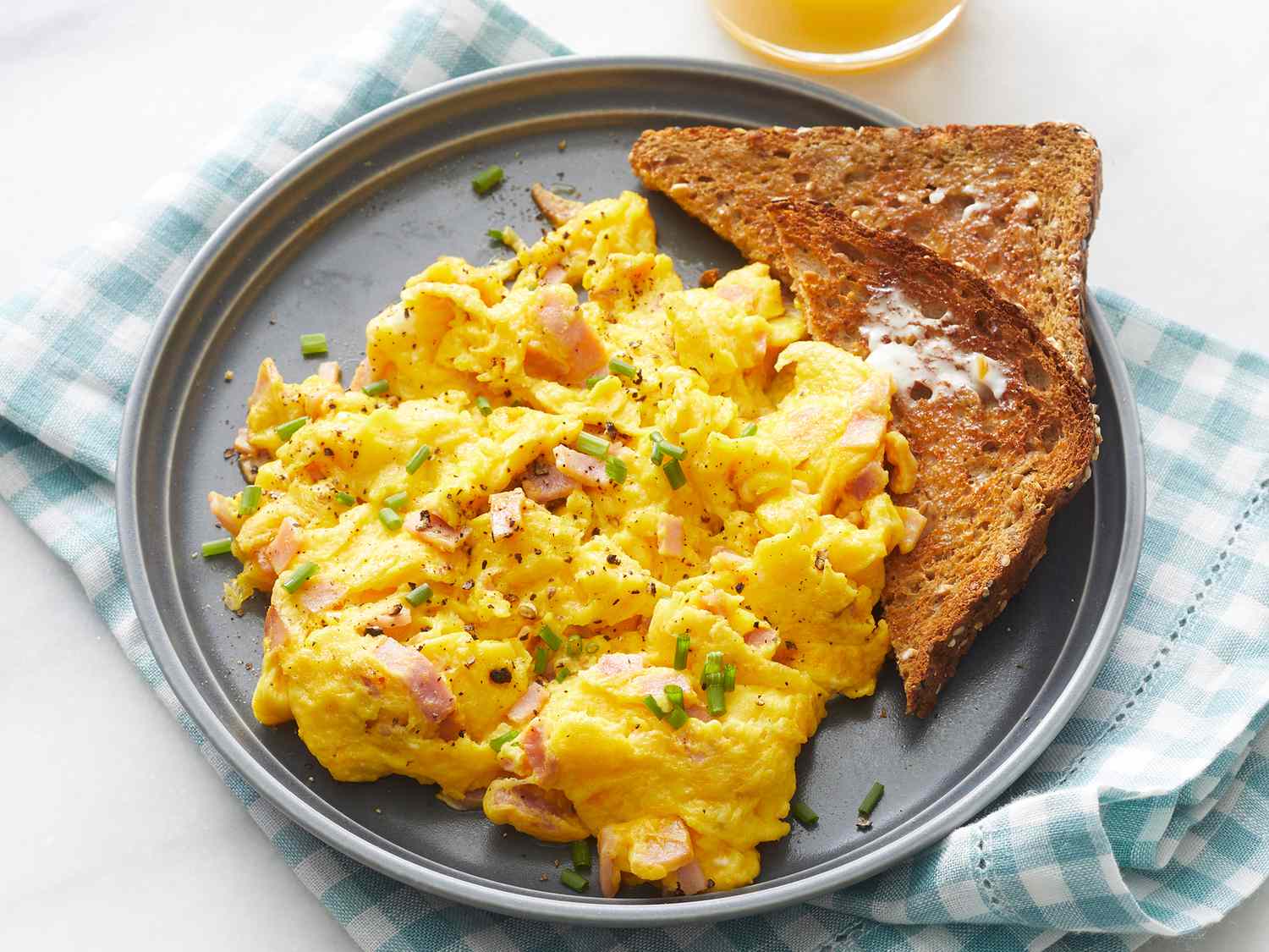 My Husband’s Scrambled Eggs Are So Good, I Wrote About Them In My Wedding Vows