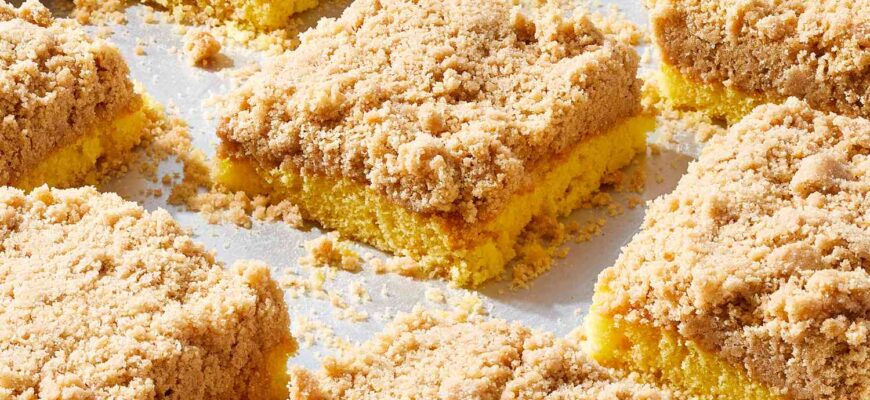 My Grandma’s Ridiculously Easy Crumb Cake Recipe Starts With a Box of Bisquick