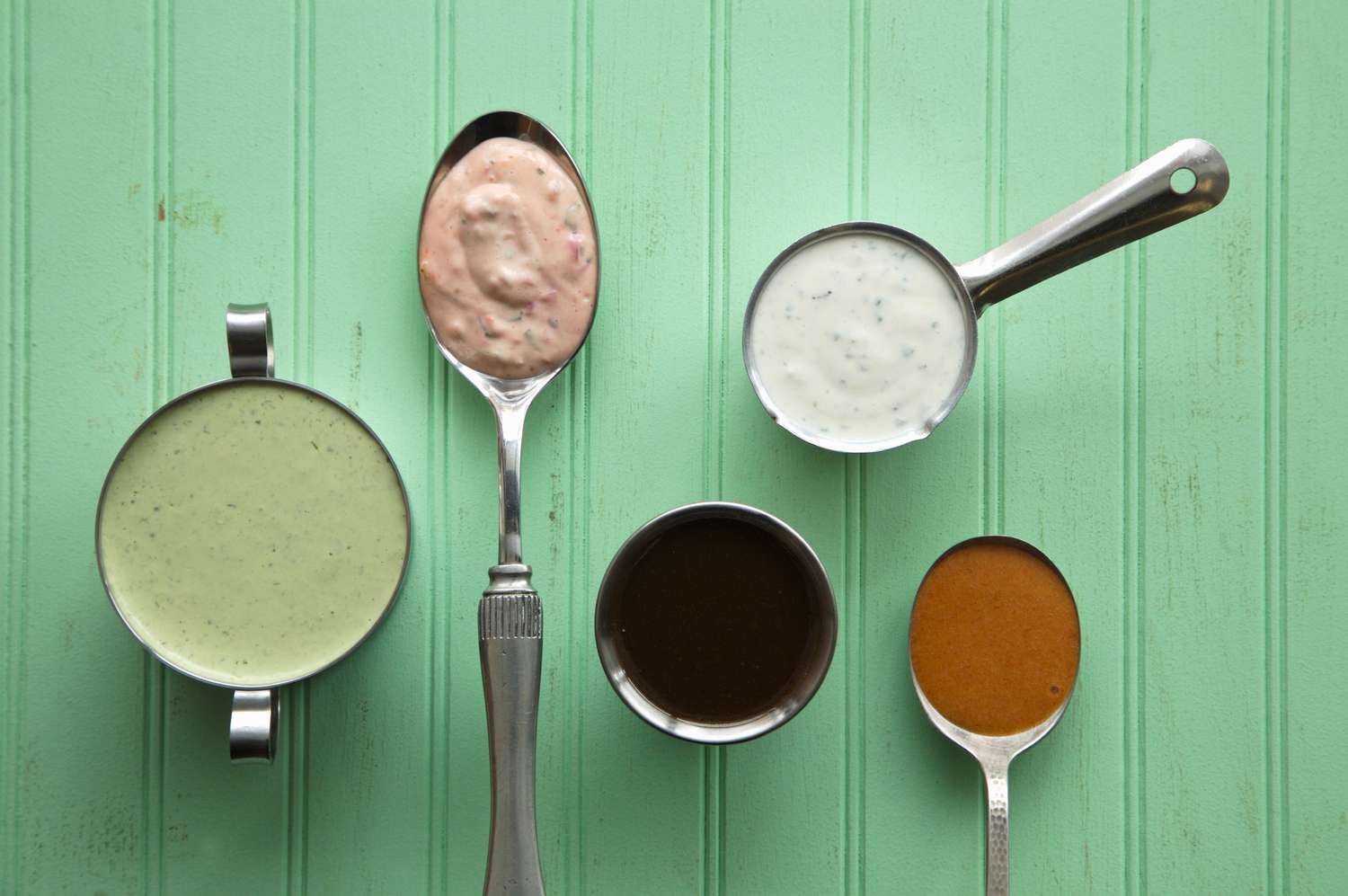 Toss Your Salad Dressing Immediately If Notice These Signs