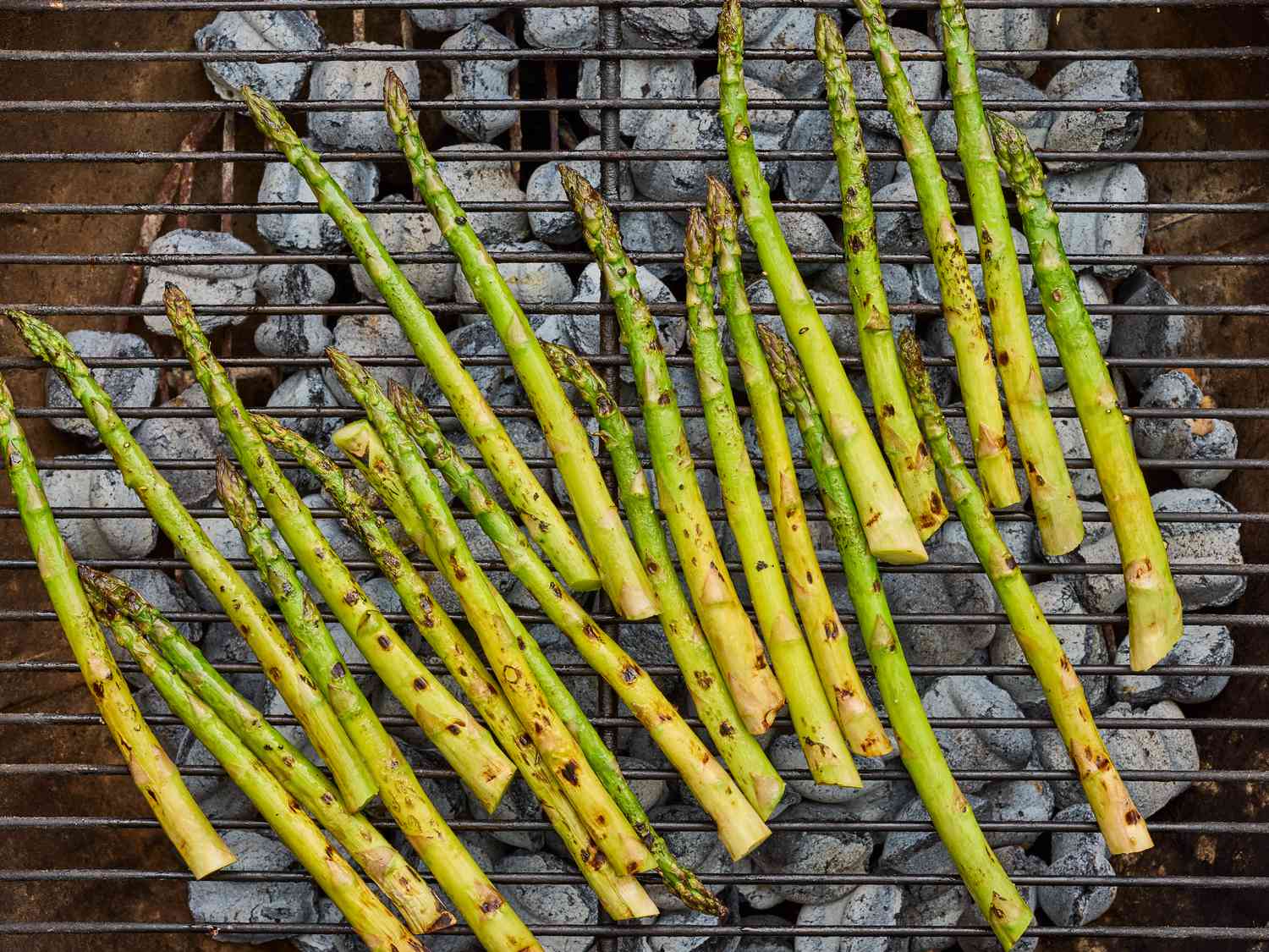 I Asked 5 Chefs for the Best Way to Cook Asparagus, and They All Agree This Is the Most Foolproof Way