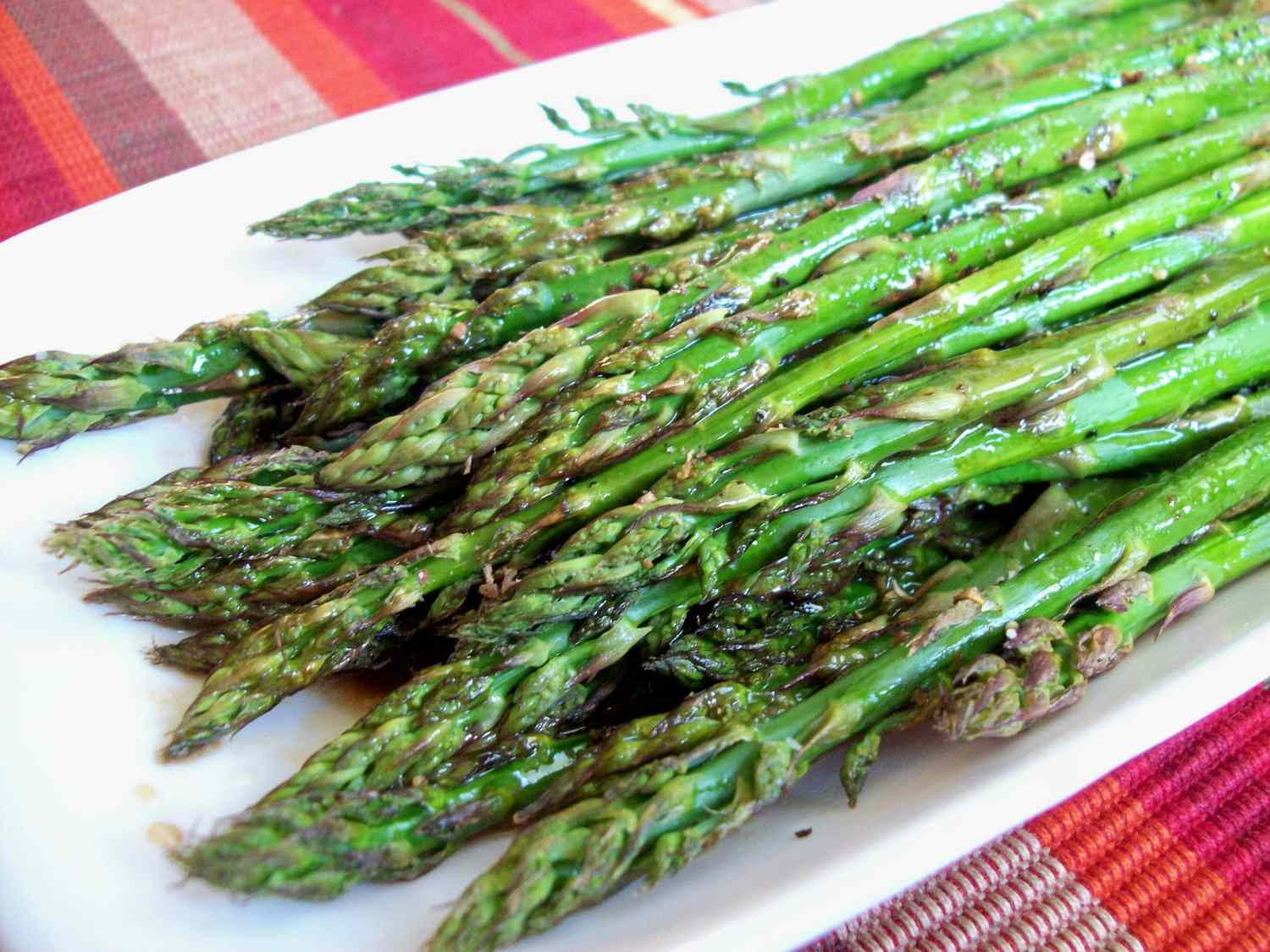 I Asked 5 Chefs for the Best Way to Cook Asparagus, and They All Agree This Is the Most Foolproof Way