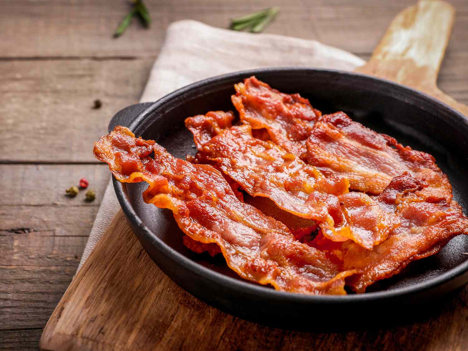 The Easiest, Mess-Free Way To Cook Perfectly Crispy Bacon