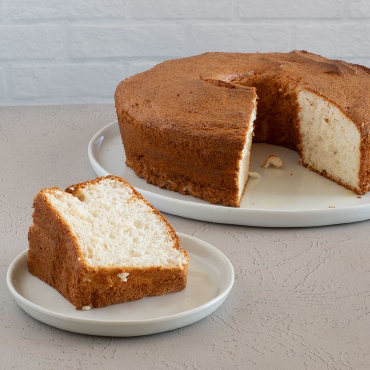 This 2-Ingredient Cake Recipe Tastes Like It Took All Day To Make