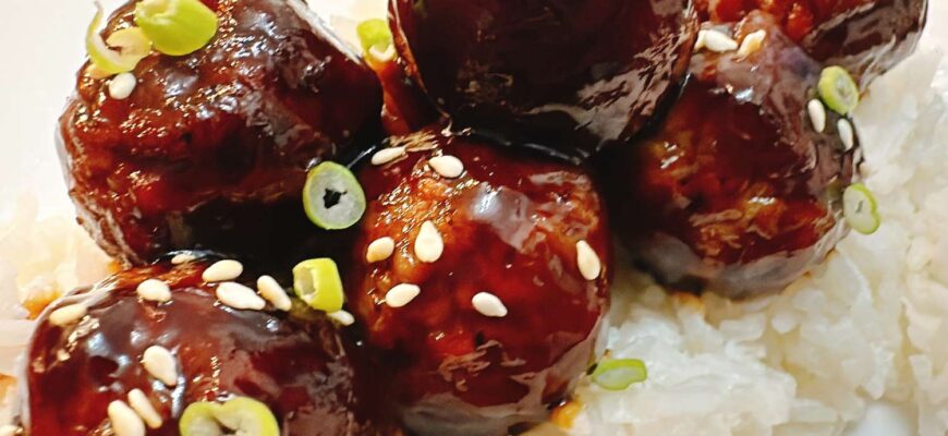 Saucy Sesame Gochujang Meatballs
