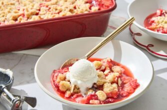 Strawberry Rhubarb Crumble