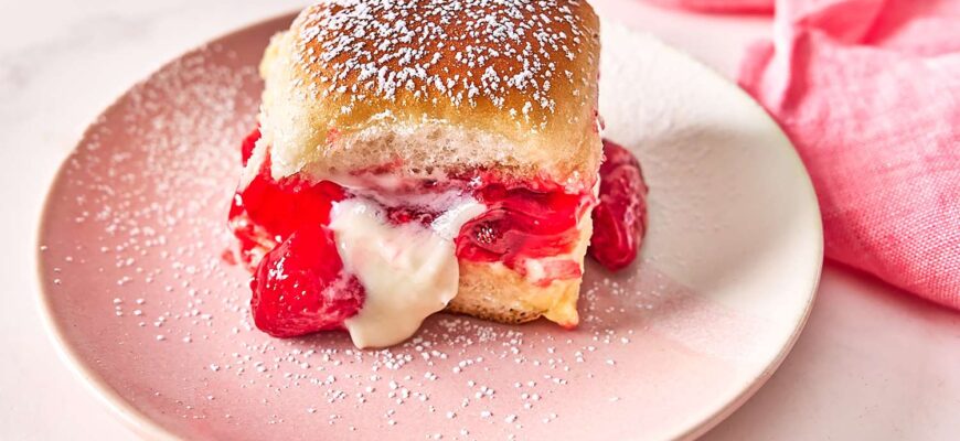 Strawberry Cheesecake Sliders