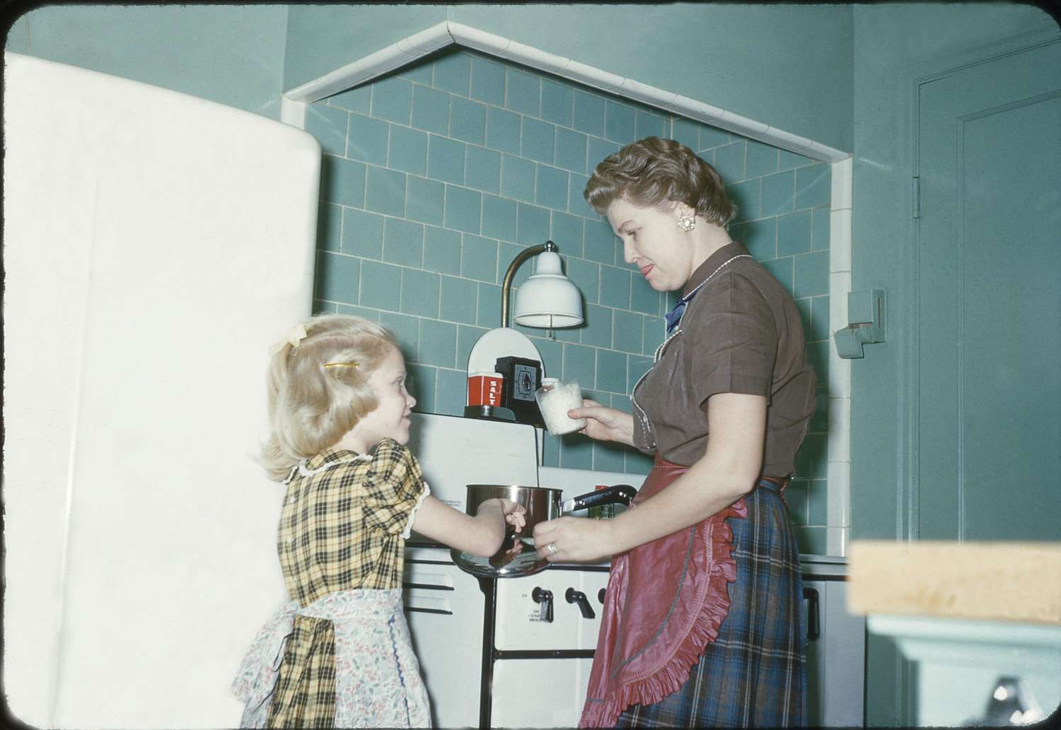 9 Bad Cooking Habits You Learned from Mom—And What to Do Instead
